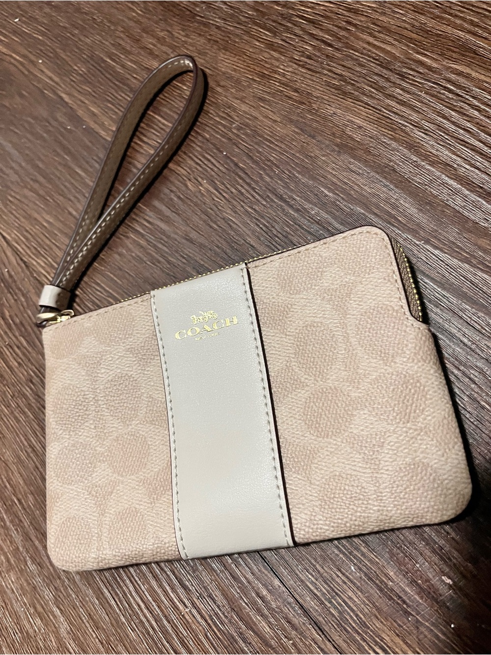 NWT! COACH Signature Small Wristlet